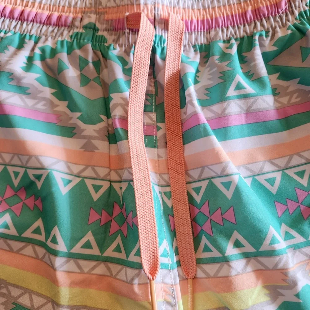 NWOT CHUBBIES Men’s‎ Size Small 5’5”Aztec Tribal Pastel Print Swim Shorts